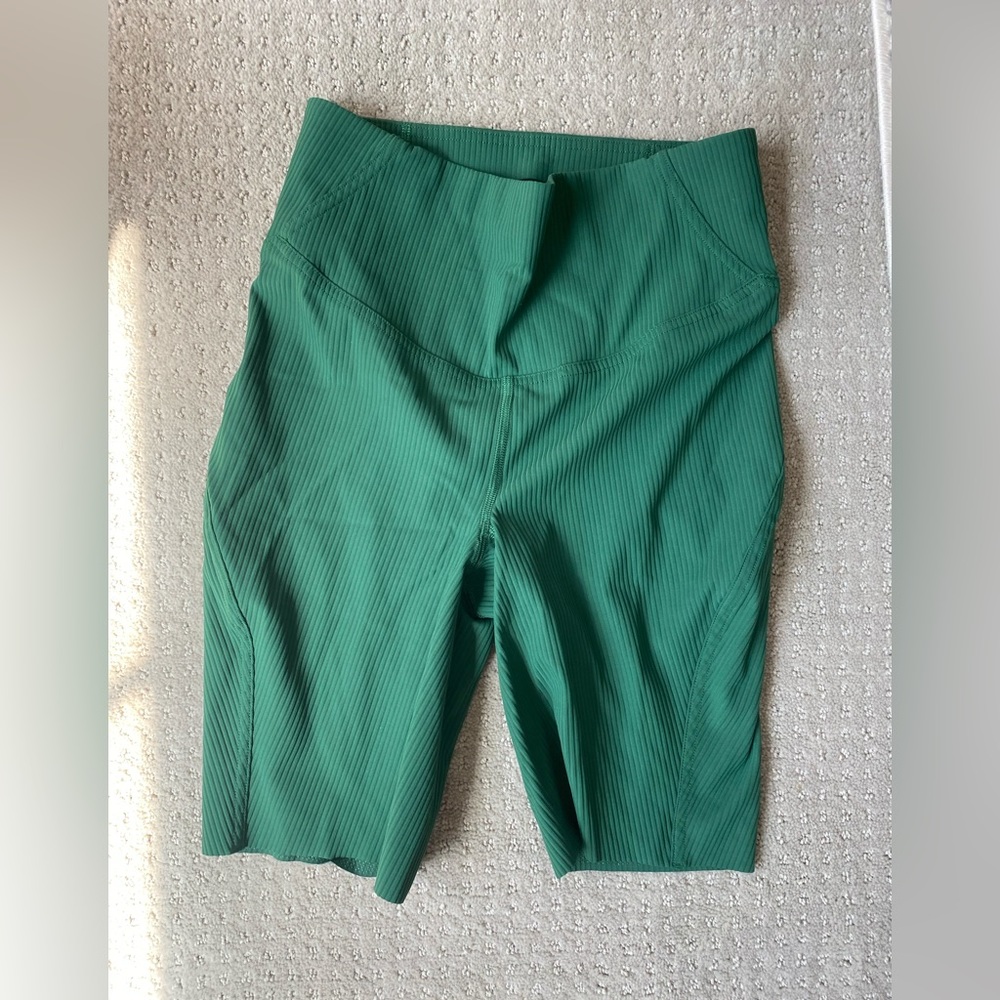 Lululemon size 4 green 8” ribbed biker shorts. Like new.